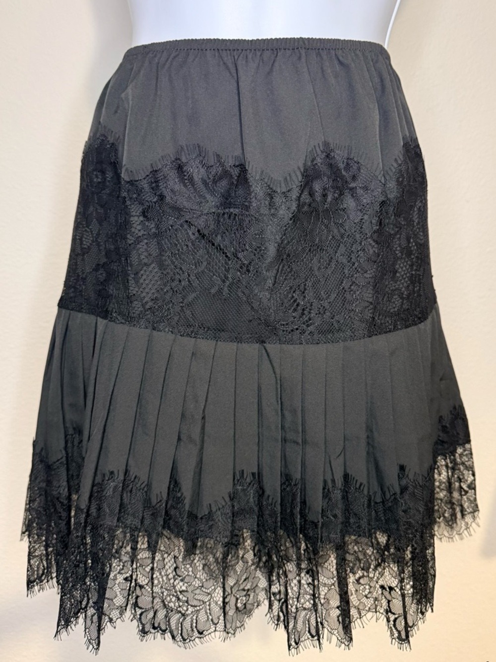 Elegant Black Lace Pleated Midi Skirt